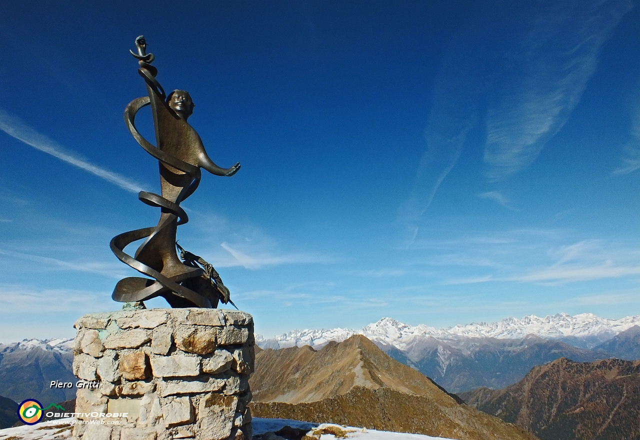 41 Cima Cadelle (2483 m) con vista in Alpi Retiche (Disgrazia).JPG